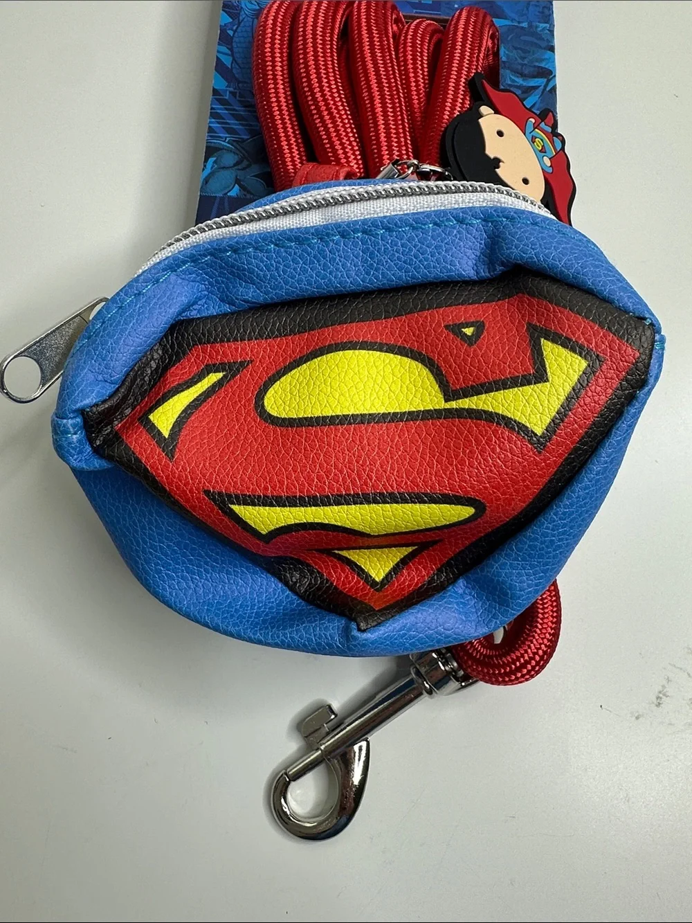 DC Superman Rope Leash with Logo Pouch in Blue, Red, Yellow - Picture 3 of 11
